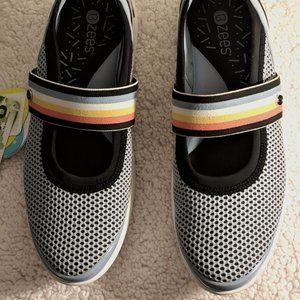 Bzees Shoes Size 8.5